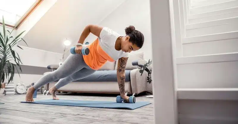 Les exercices de fitness à faire chez soi sans équipement