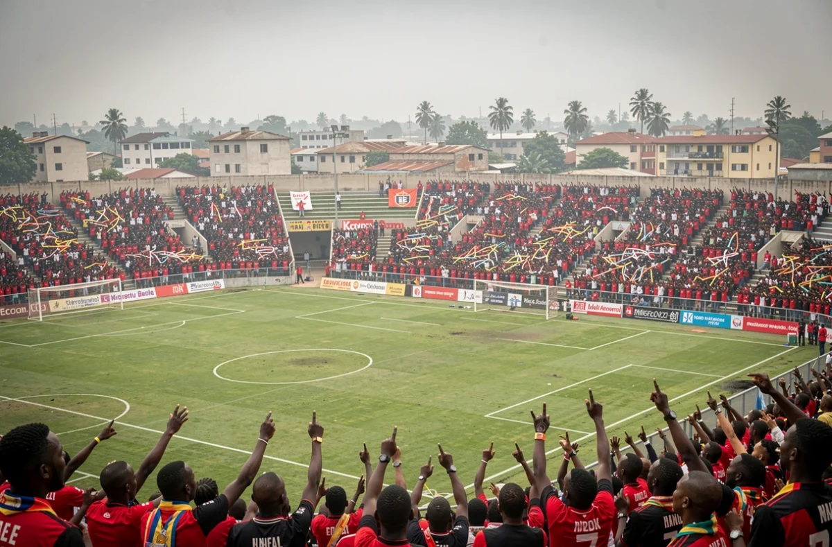 Tribune d'un stade de football bondé à Kinshasa avec des supporters congolais lors d'un match de championnat national 2026